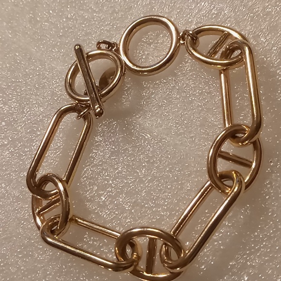 Express chunky paperclip toggle clasp gold tone . - Picture 4 of 5